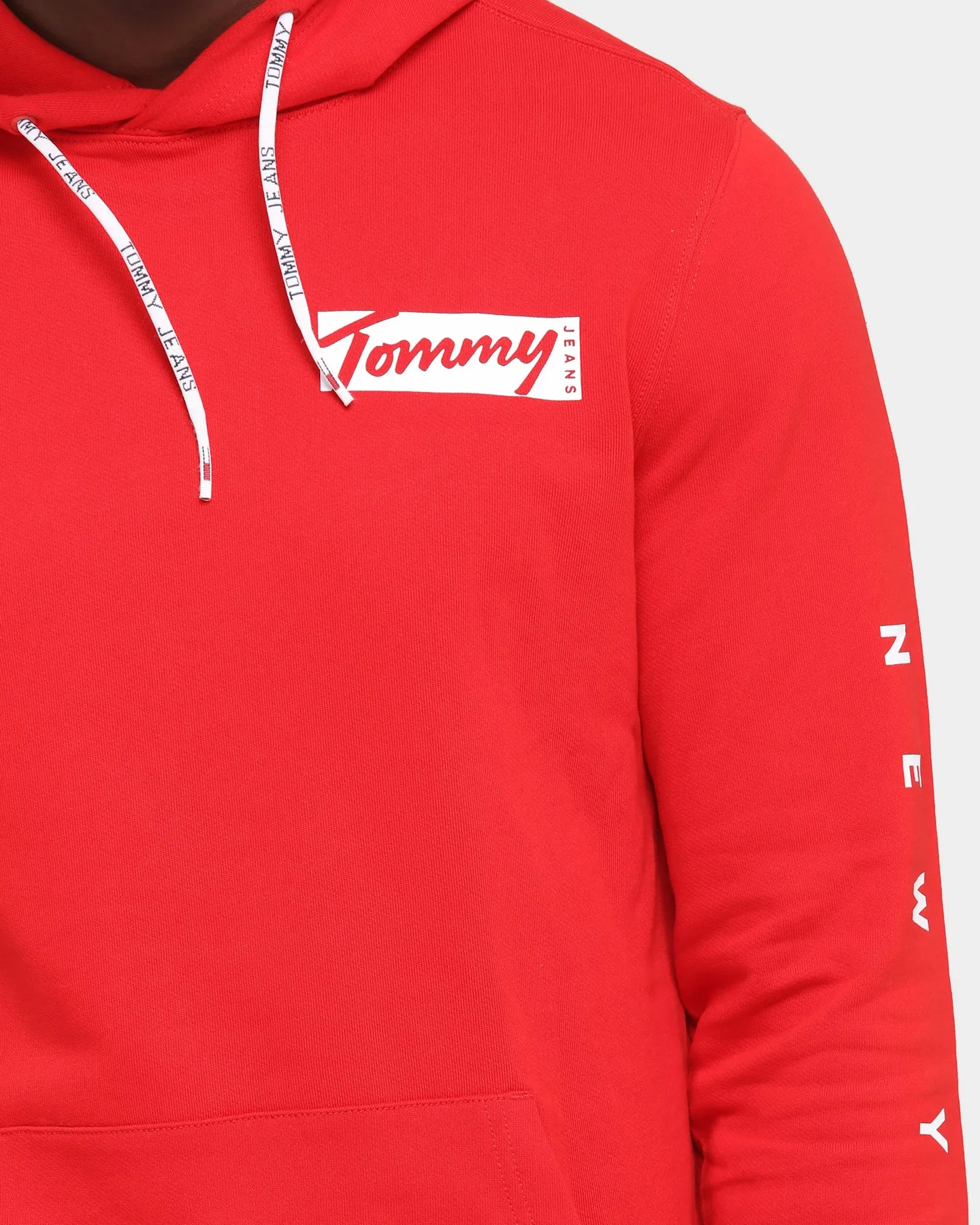 Tommy Jeans Men's TJM Essential Graphic Hoodie Crimson